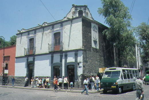 Fachada, 2002.