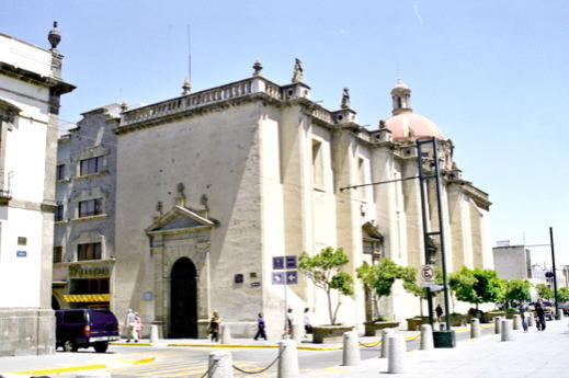 Fachada principal, 2005