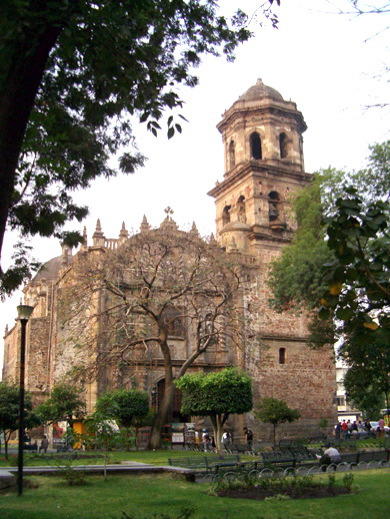 Fachada principal del templo, 2005.