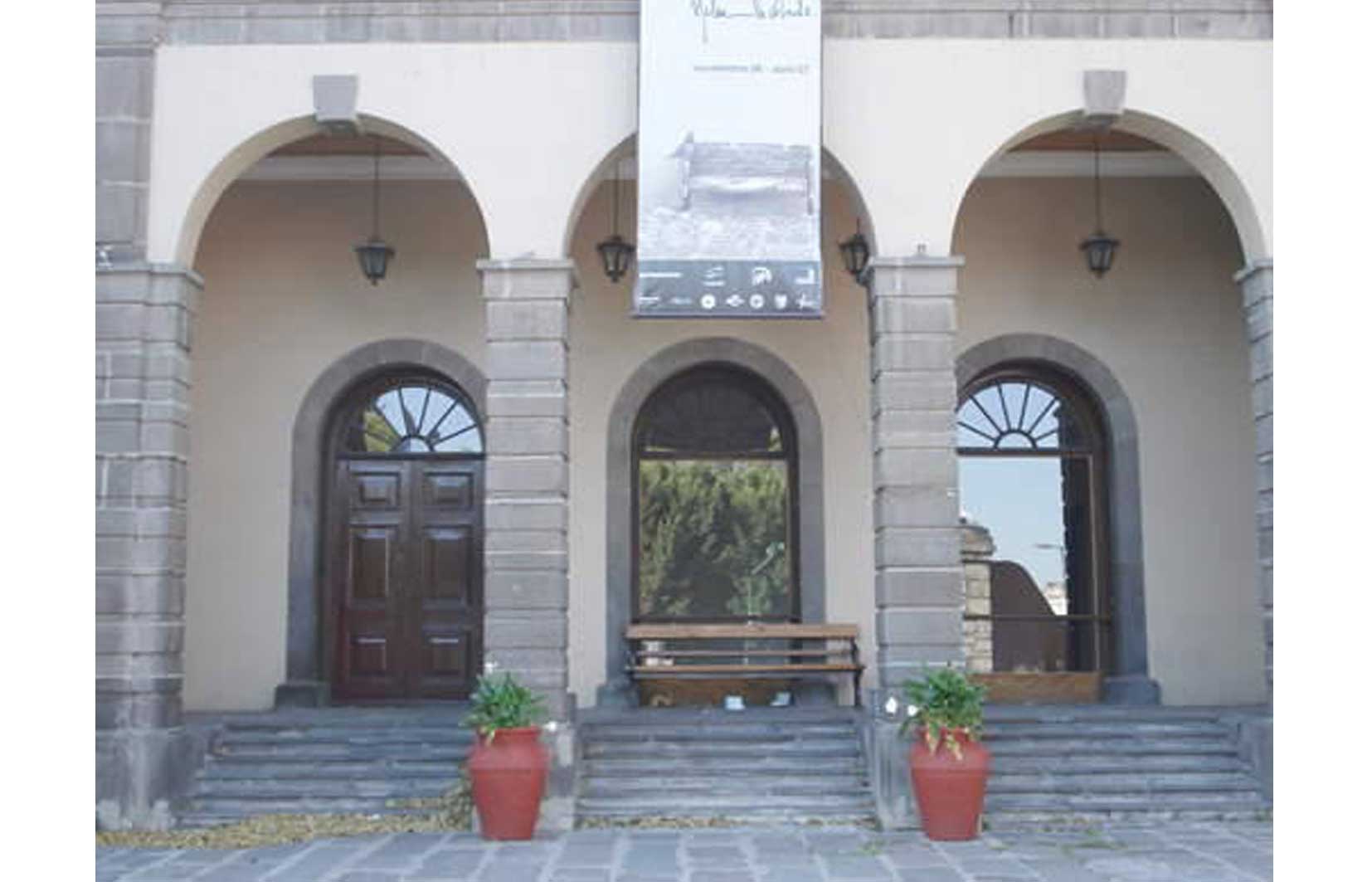 Fachada de la estación, 2006.