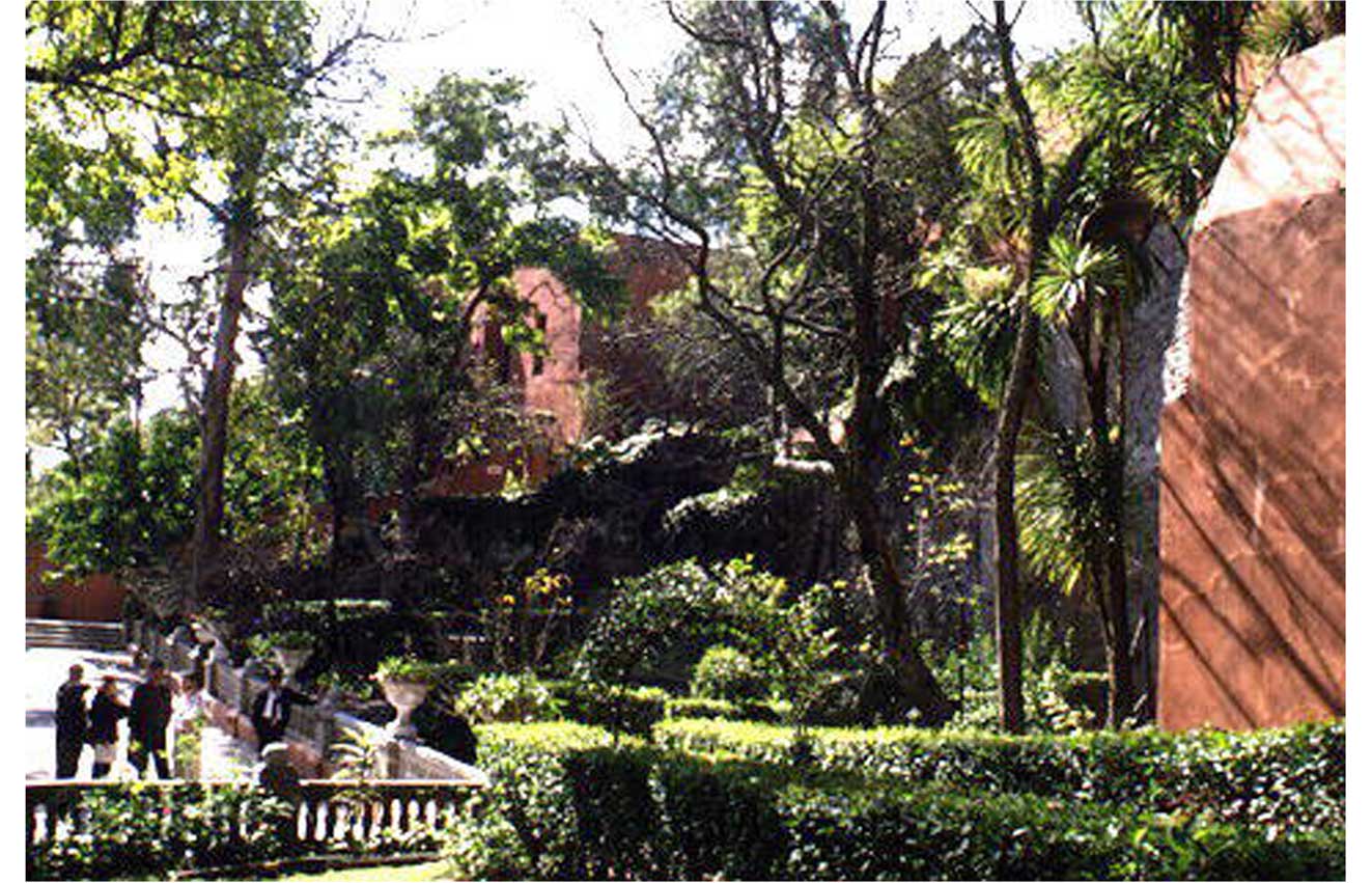 Vista hacia el jard&iacute;n, 2000.