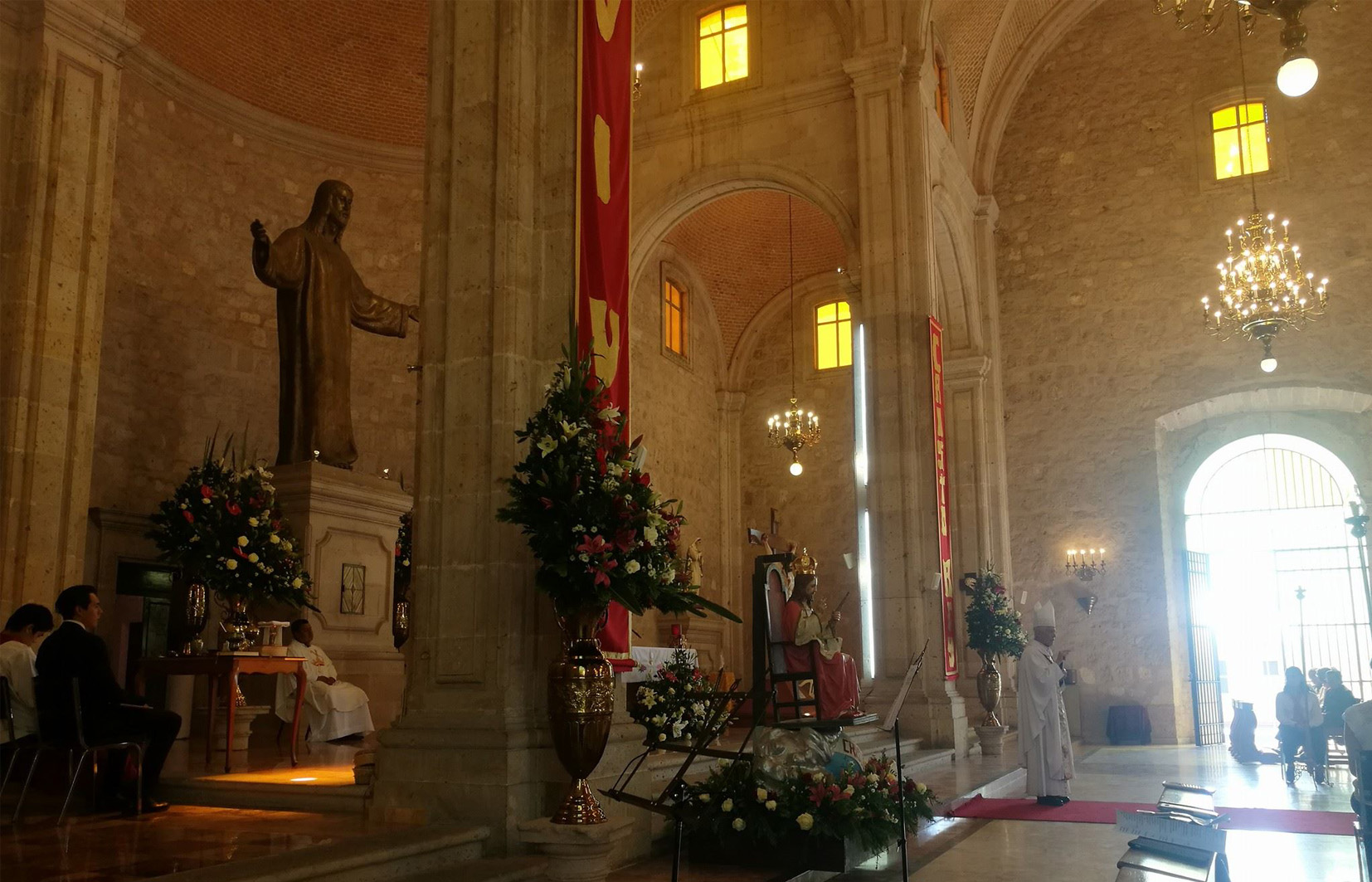 Interior del Templo de Cristo Rey. Fuente: Sitio web Facebook Rectoría de Cristo Rey. Recuperado el 13 de junio de 2022.