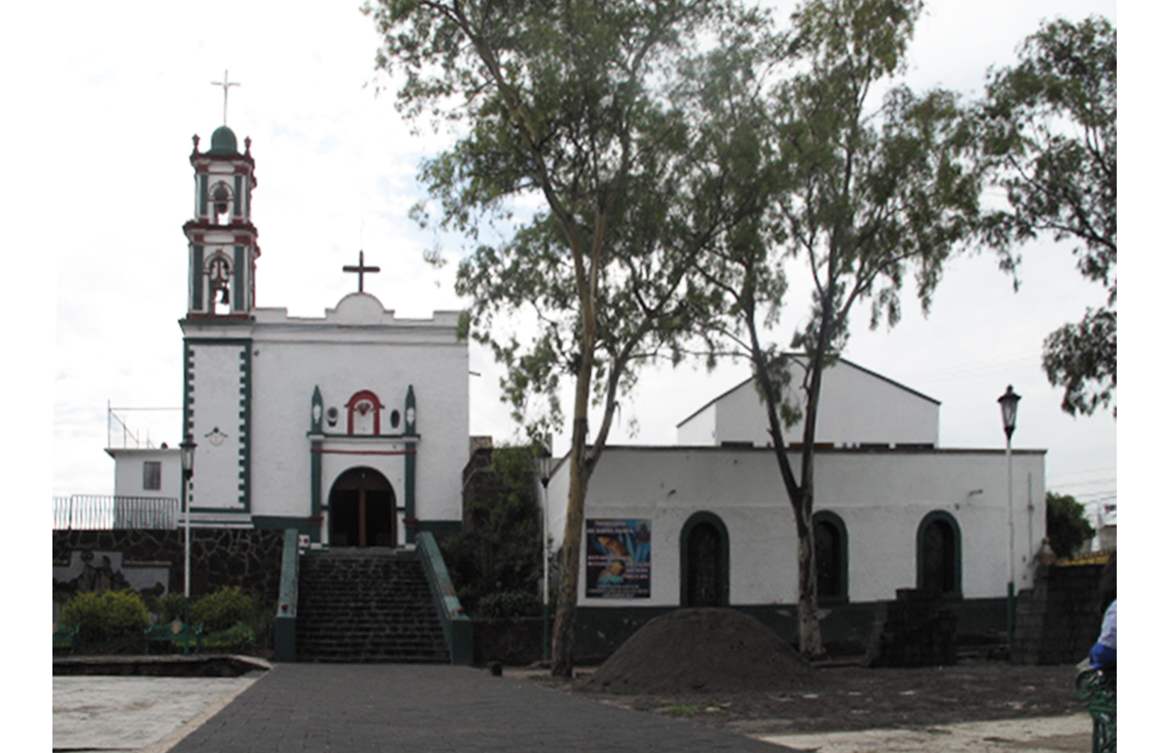 Conjunto del ex convento de Santa Martha. Vista del atrio.