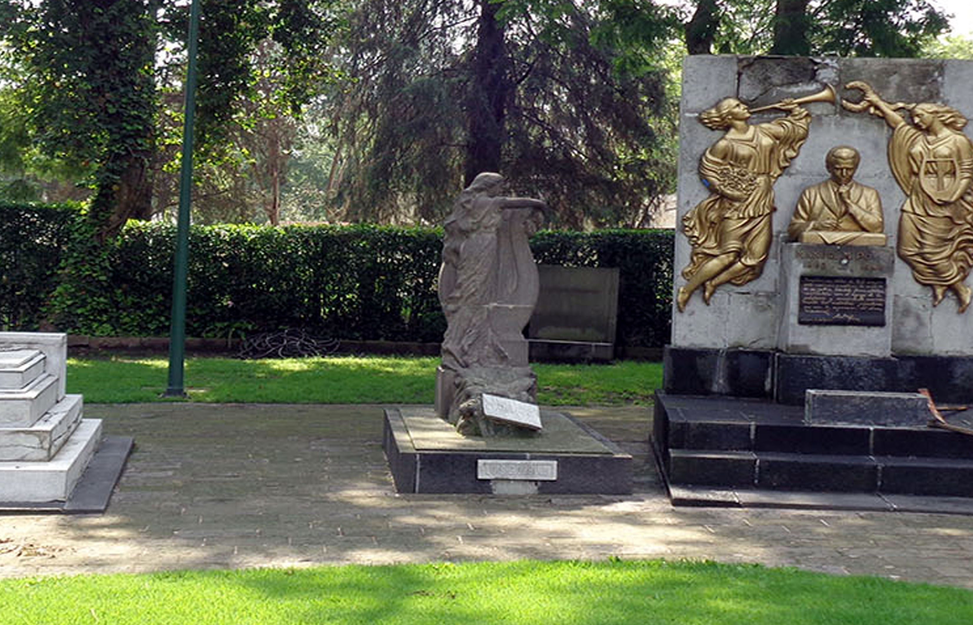Vista frontal del monumento, 2016.