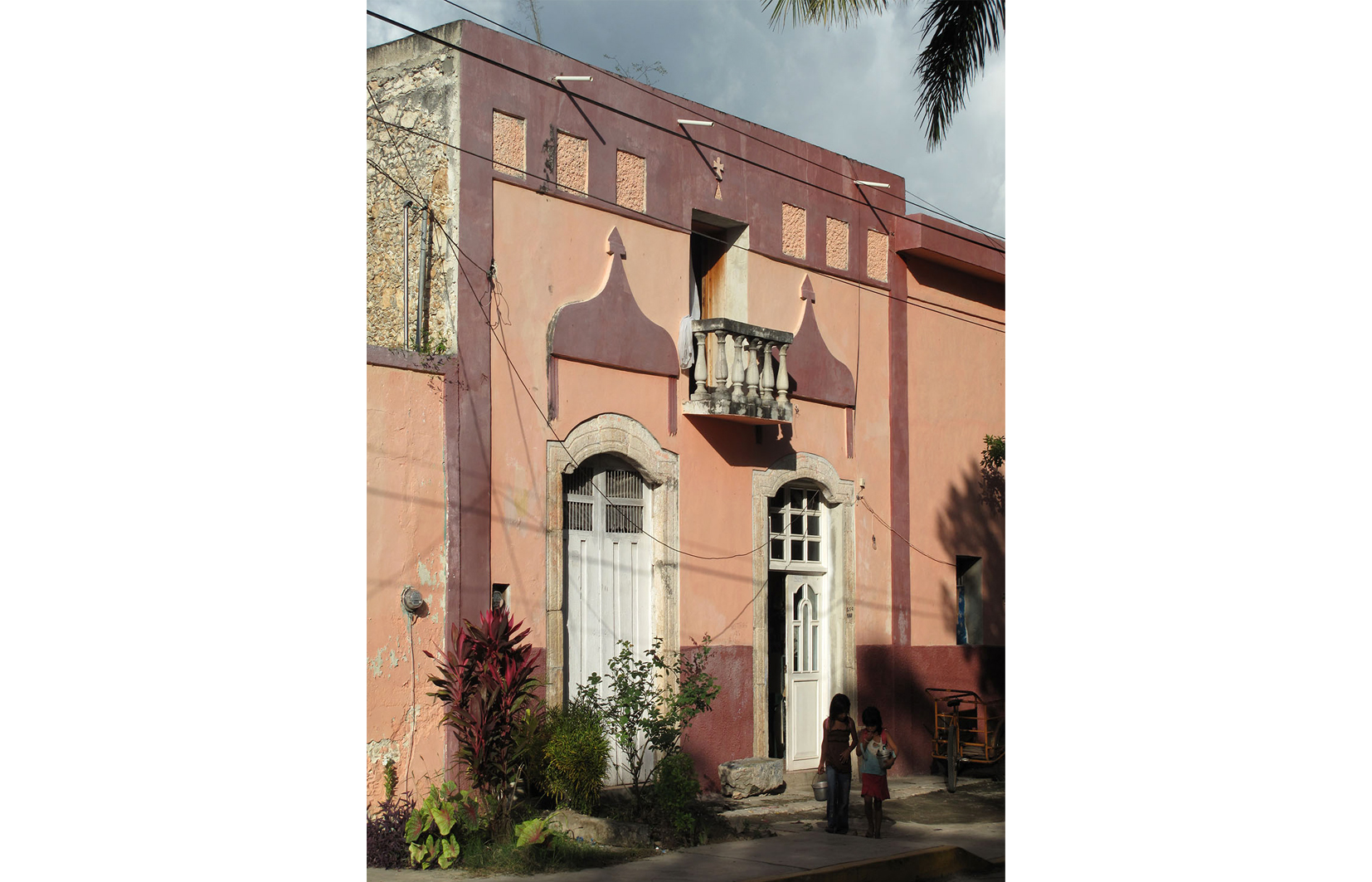 Fachada (secci&oacute;n poniente), 2015.