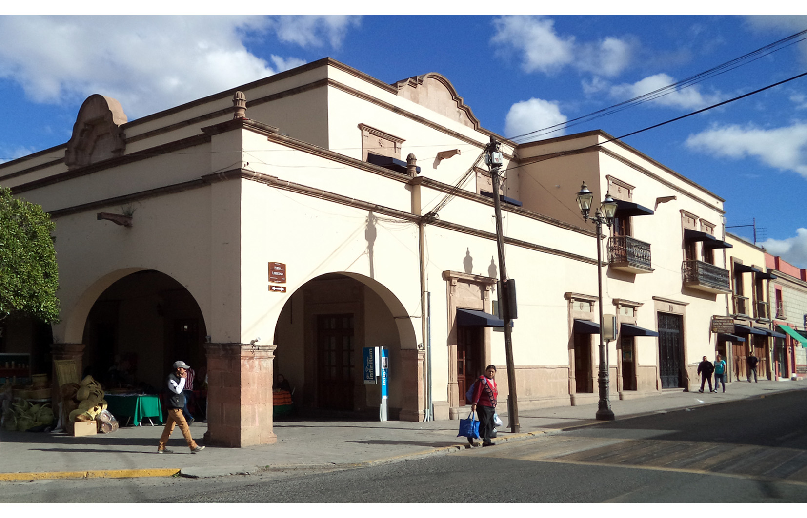 Fachada poniente y Portal Libertad, 2016.