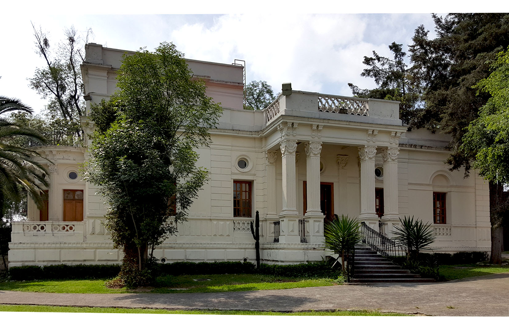 Fachada poniente, 2016.