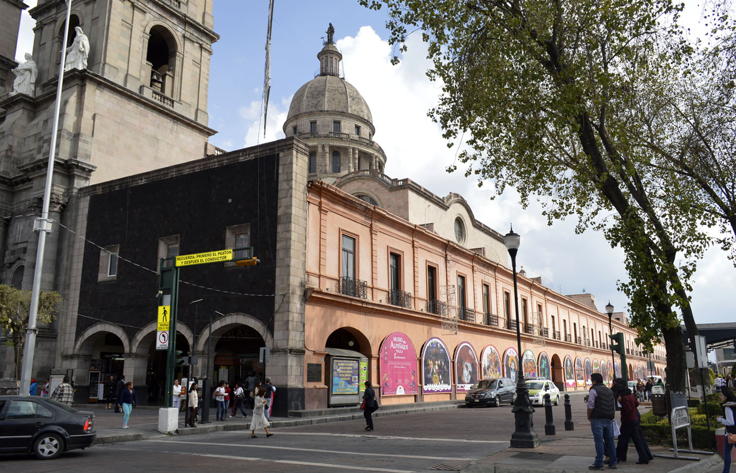 Fachada principal del inmueble. (2015)