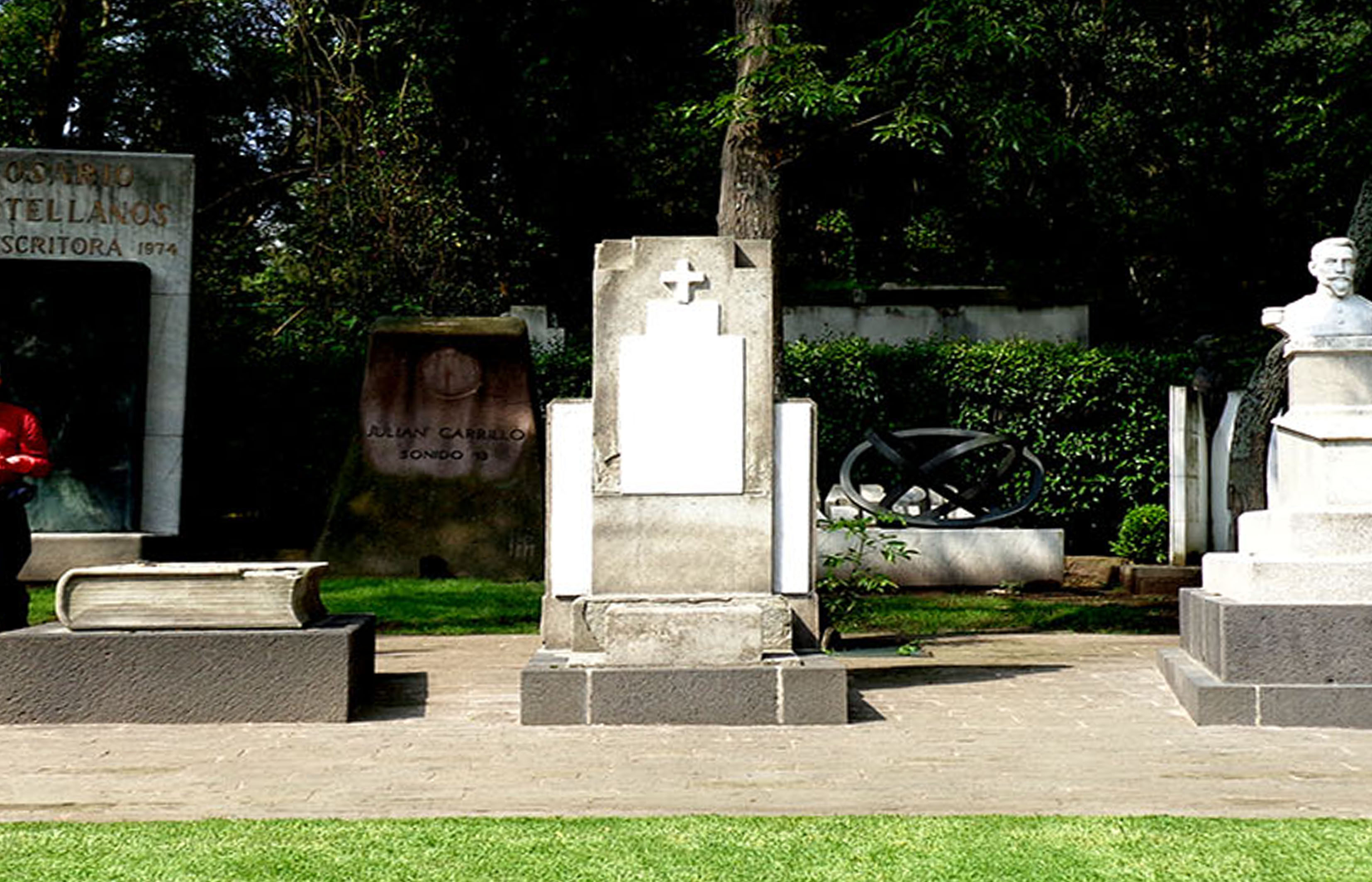 Vista frontal del monumento, 2016.