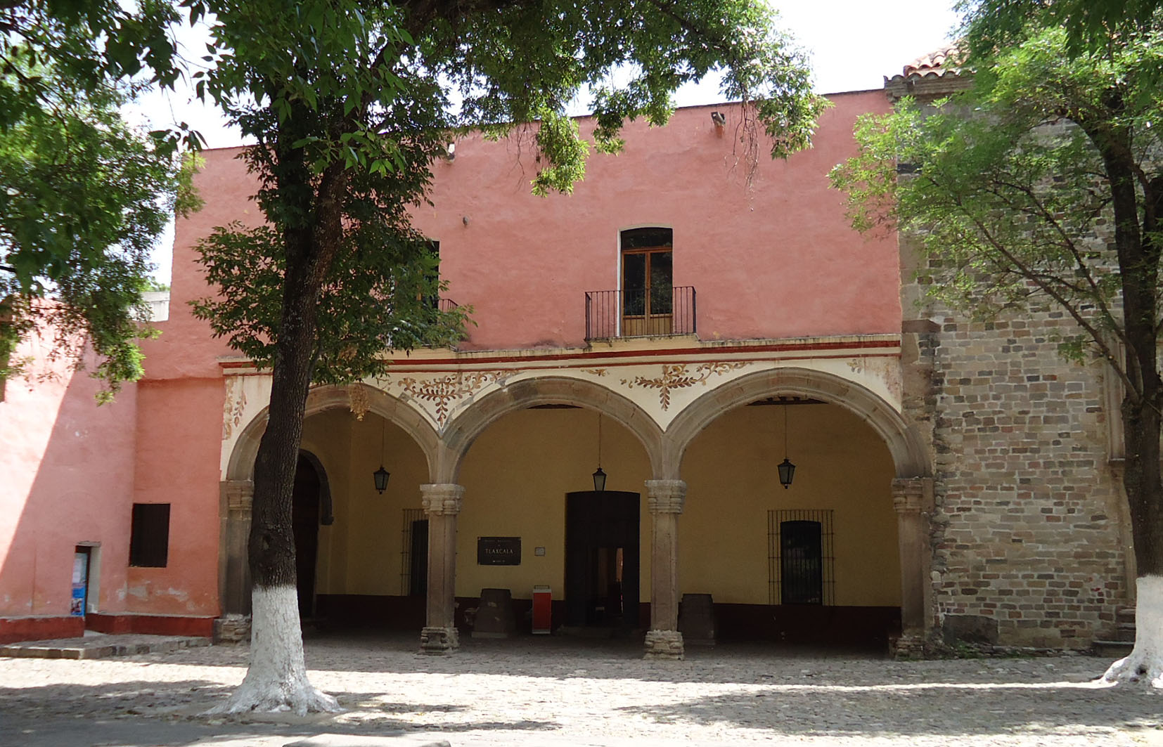 Fachada desde el atrio, 2018.