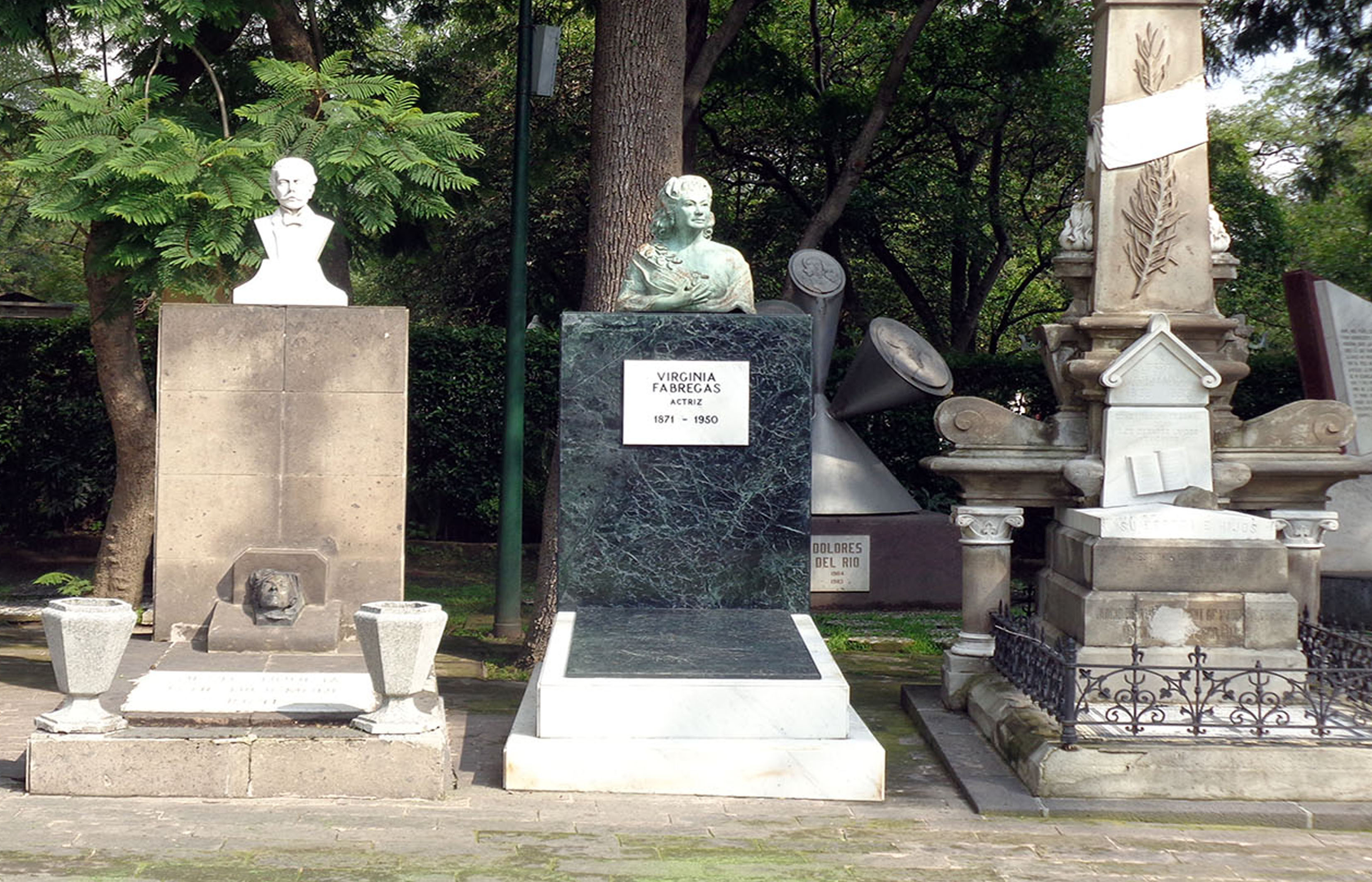 Vista frontal del monumento, 2015.