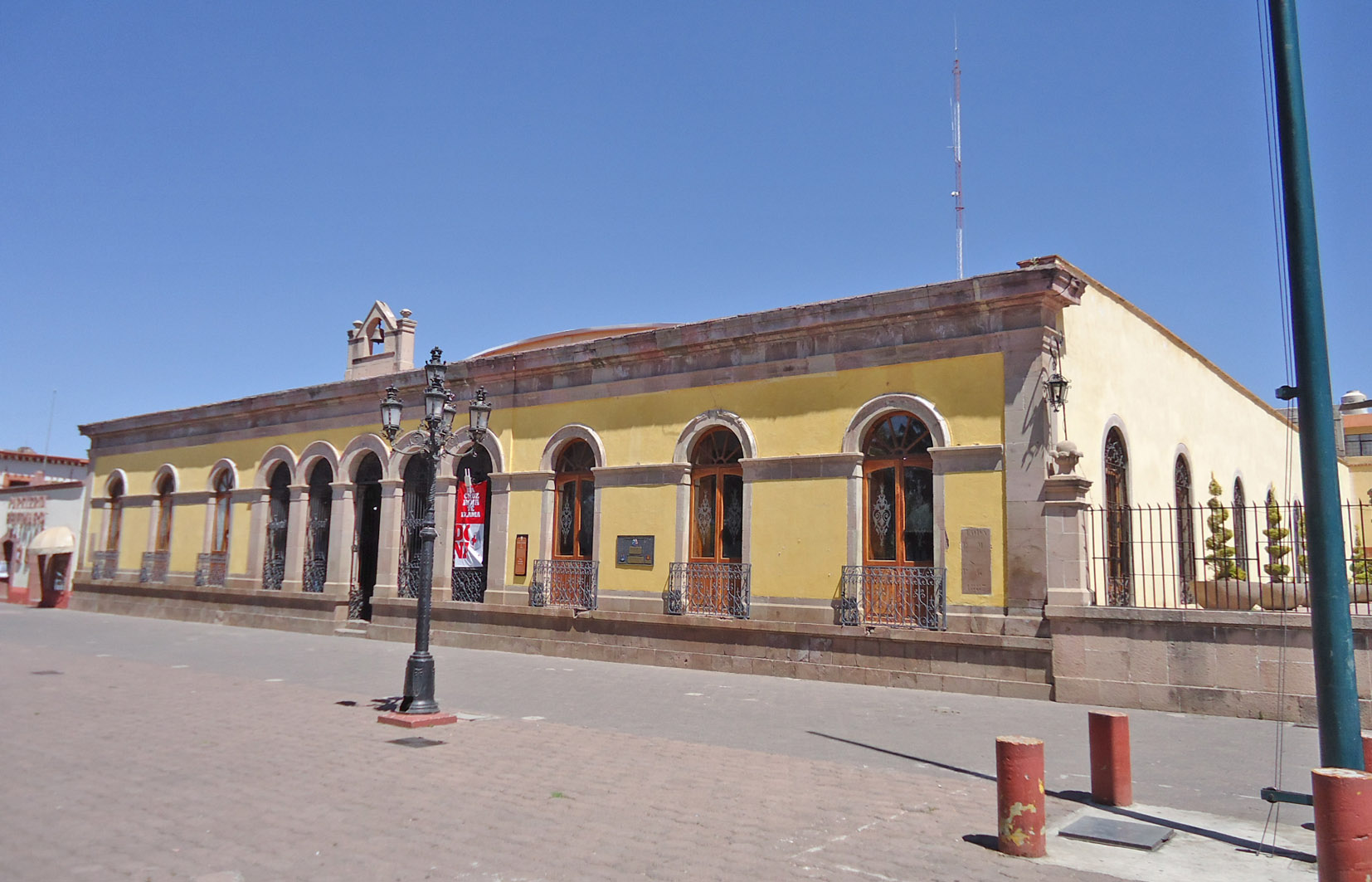 Fachada en calle Plaza Principal s/n, 2018.