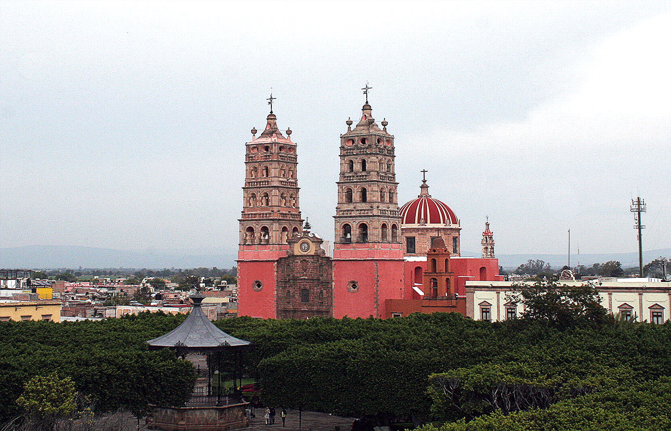 Vista del conjunto desde el jardín principal, 2016.