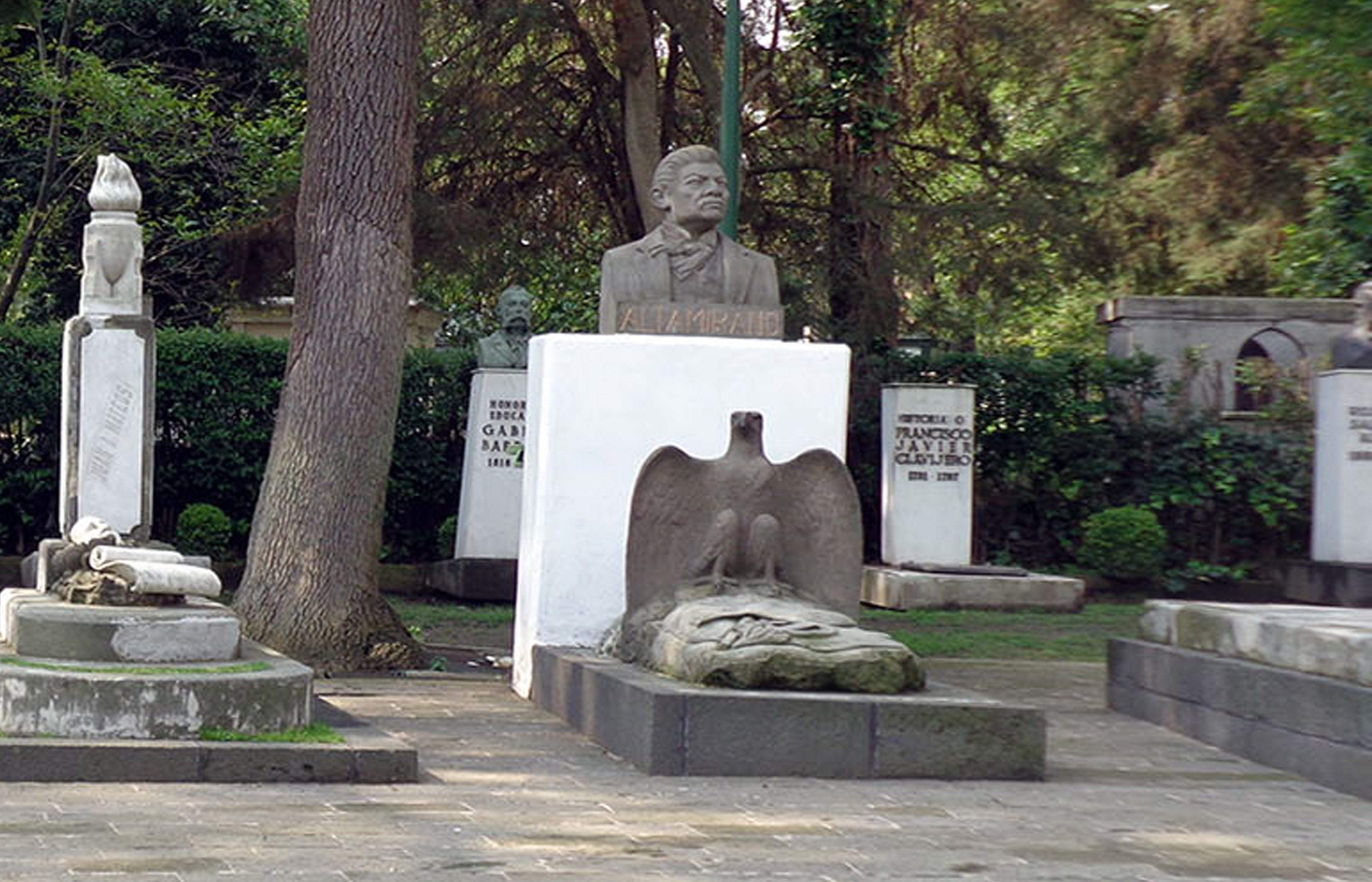Vista frontal del monumento, 2016.