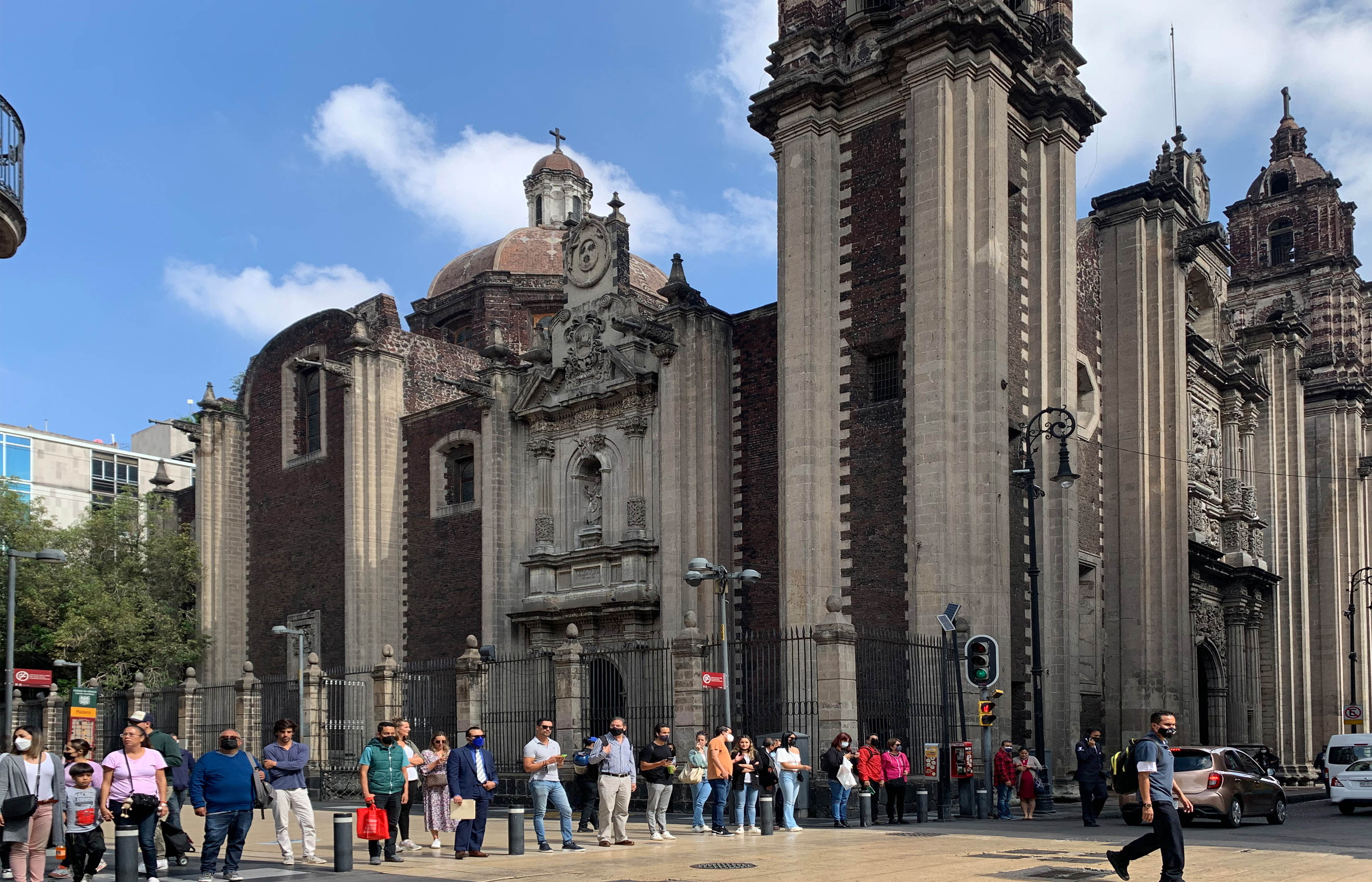 Vista del inmueble desde la esquina de Francisco I. Madero e Isabel la Católica, 2022.