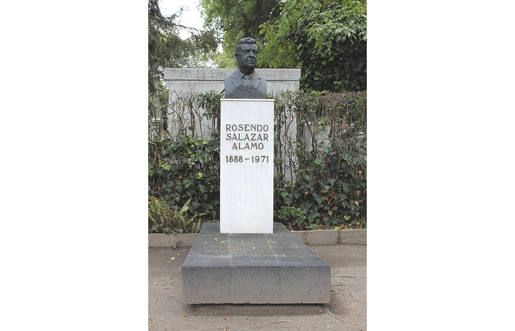 Vista frontal del monumento, 2016.