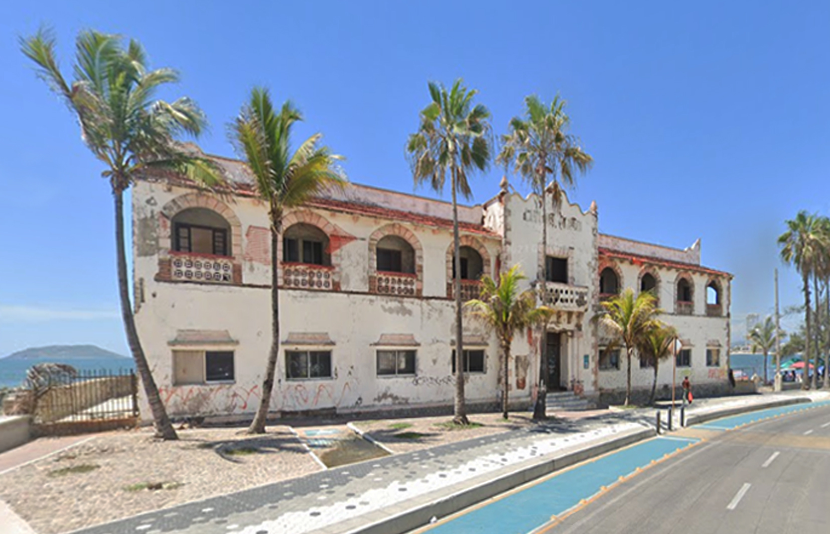 Fachada principal. Fuente: Google Earth, 2023.