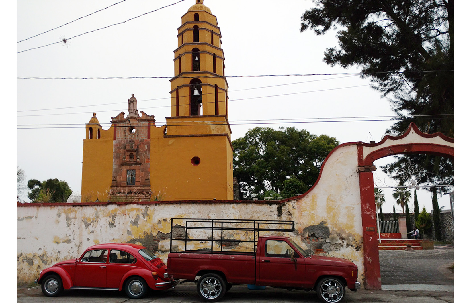 Portada del templo y barda atrial, 2016.