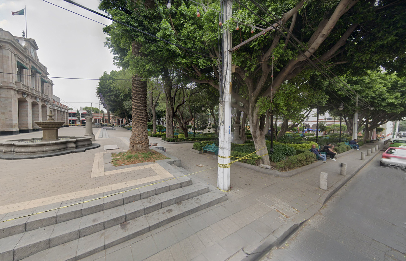 Vista desde un costado del edificio de la Alcald&iacute;a, 2021. Fuente: Google Maps.