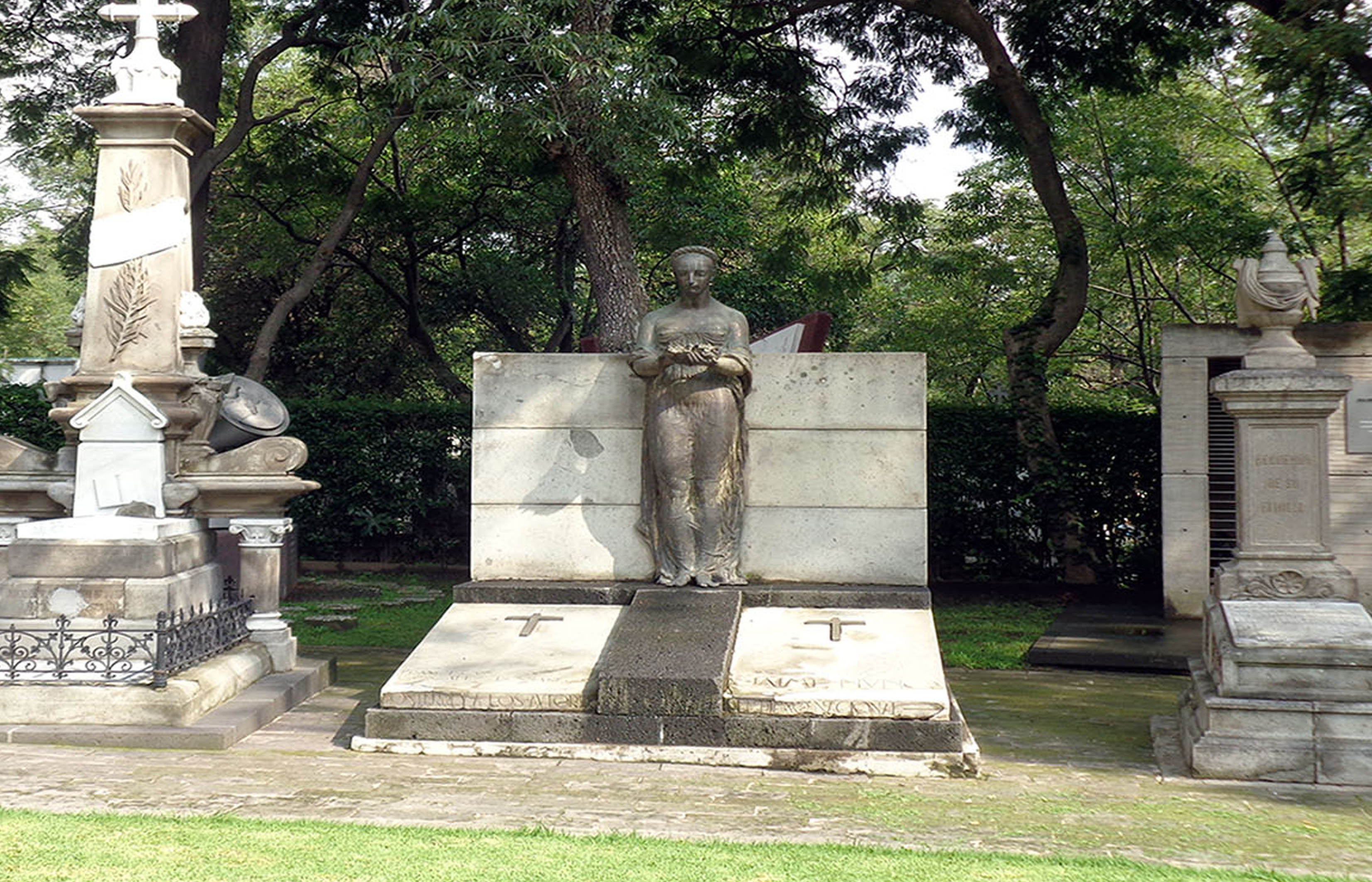 Vista frontal del monumento, 2015.