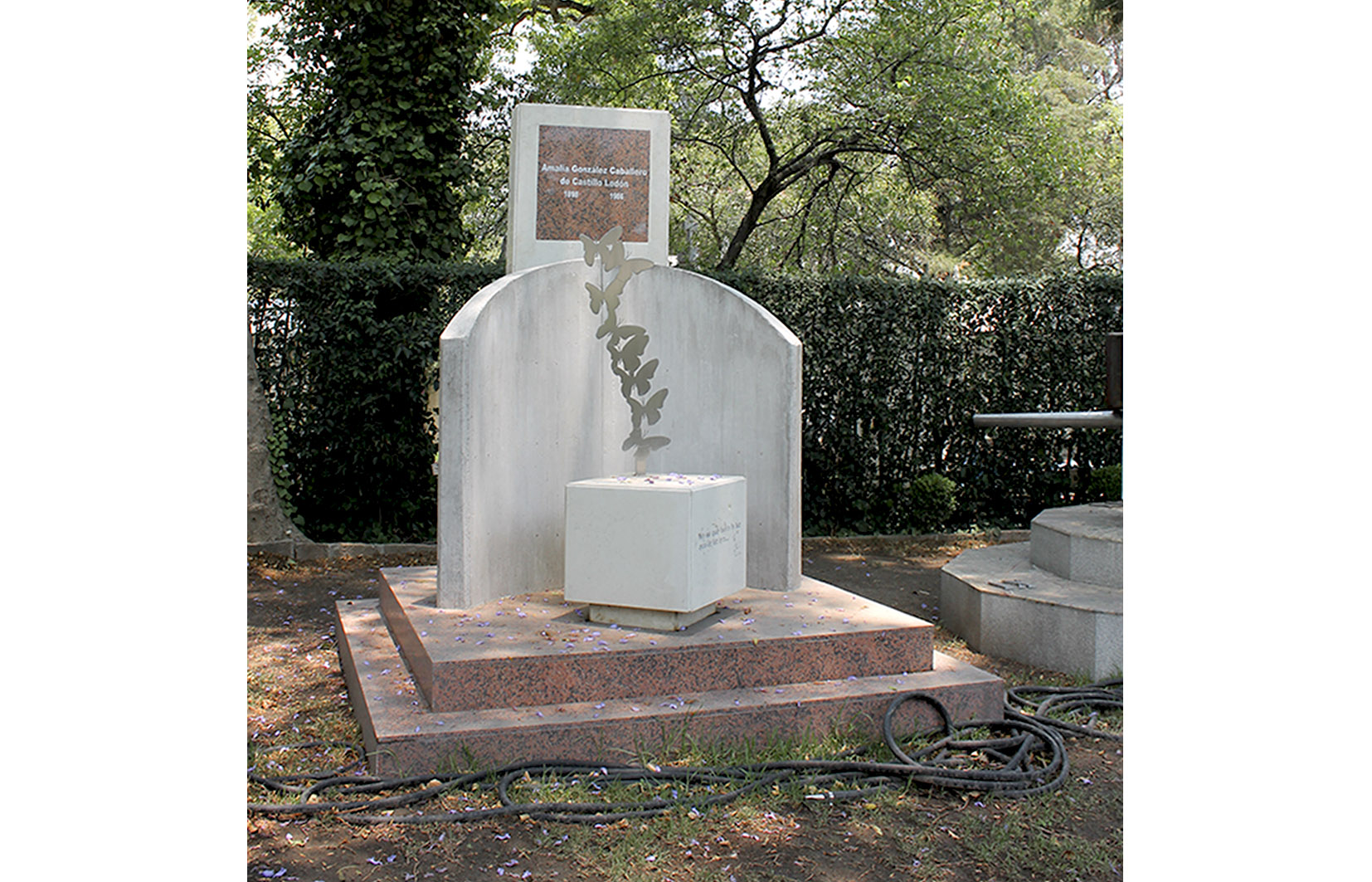 Vista frontal del monumento, 2016.