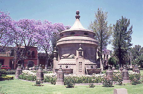 Fachada de la caja de agua.